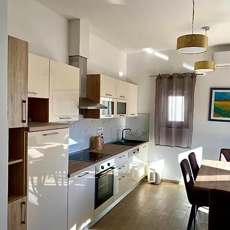 Tinel Apartment Vir