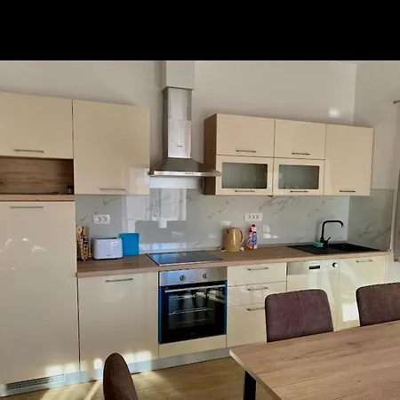 Apartment Tinel